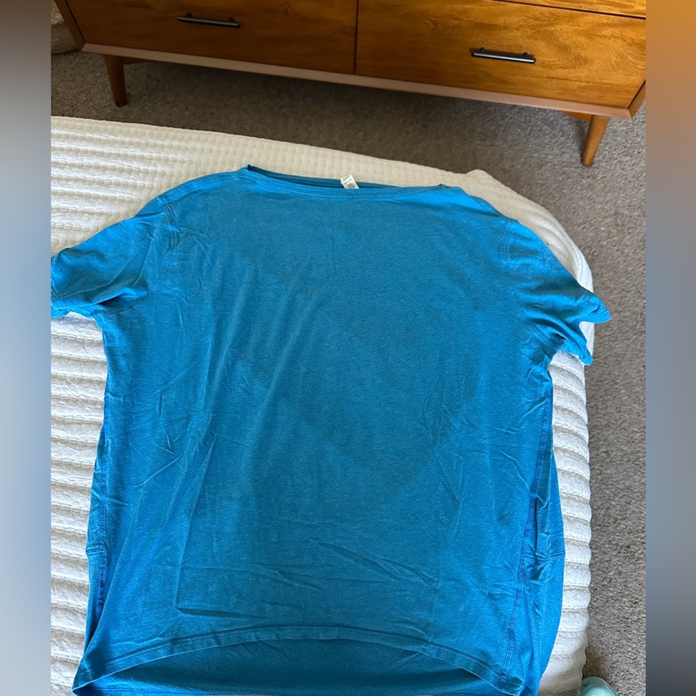 Lululemon tshirt